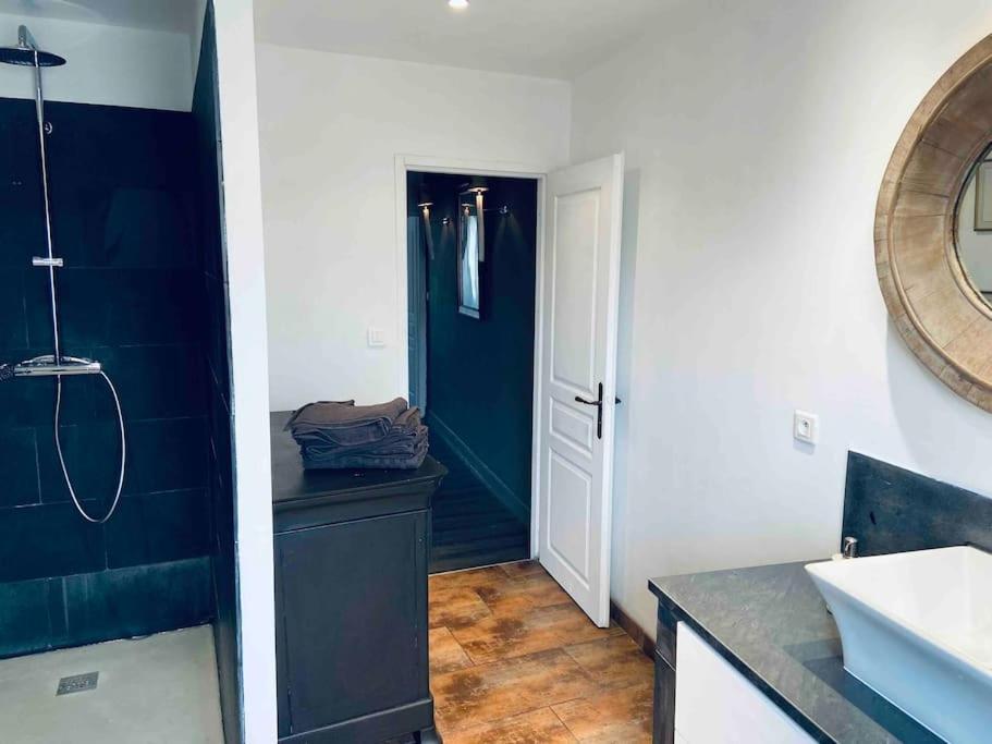 Maison Climatisee Avec Stationnement Et Wifi Bram Esterno foto